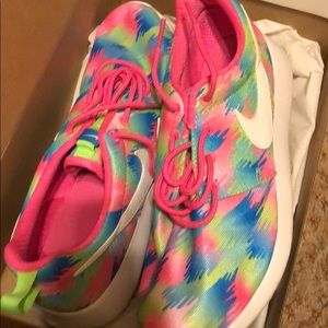 Nike Roshe One Print Sneakers Size 6Y